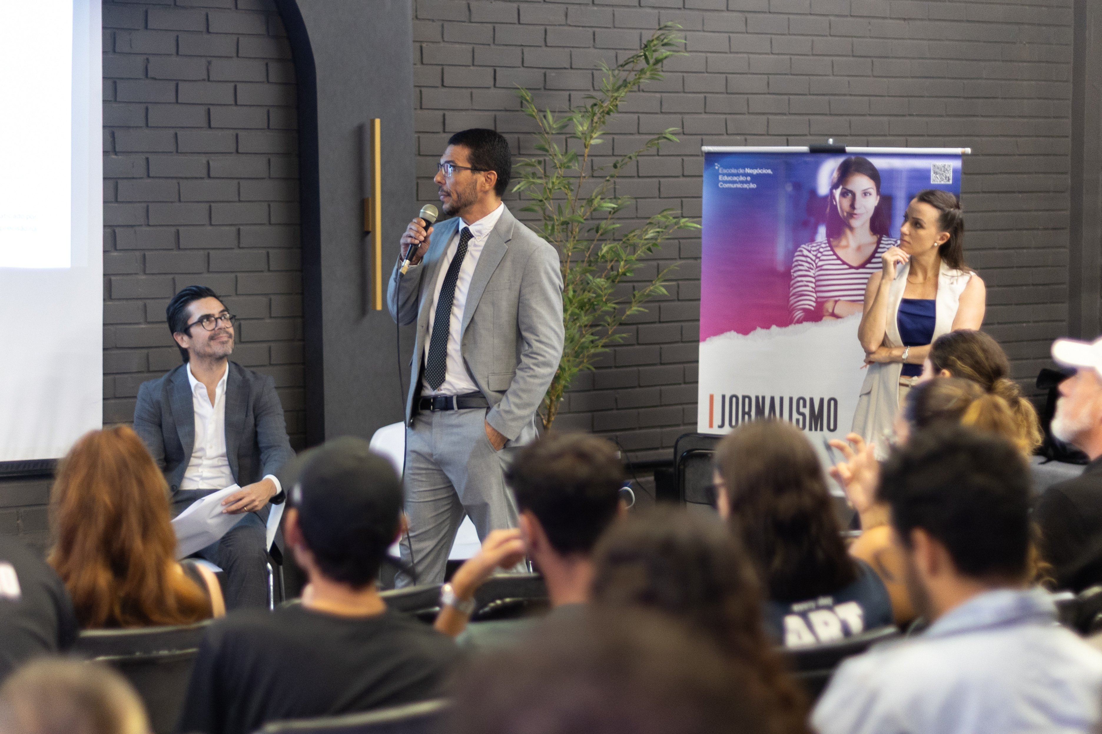 15-1776709392-2026-04-15-palestra-jornalismo-investigativo-foto-lucas-correia-1-jpg.jpg